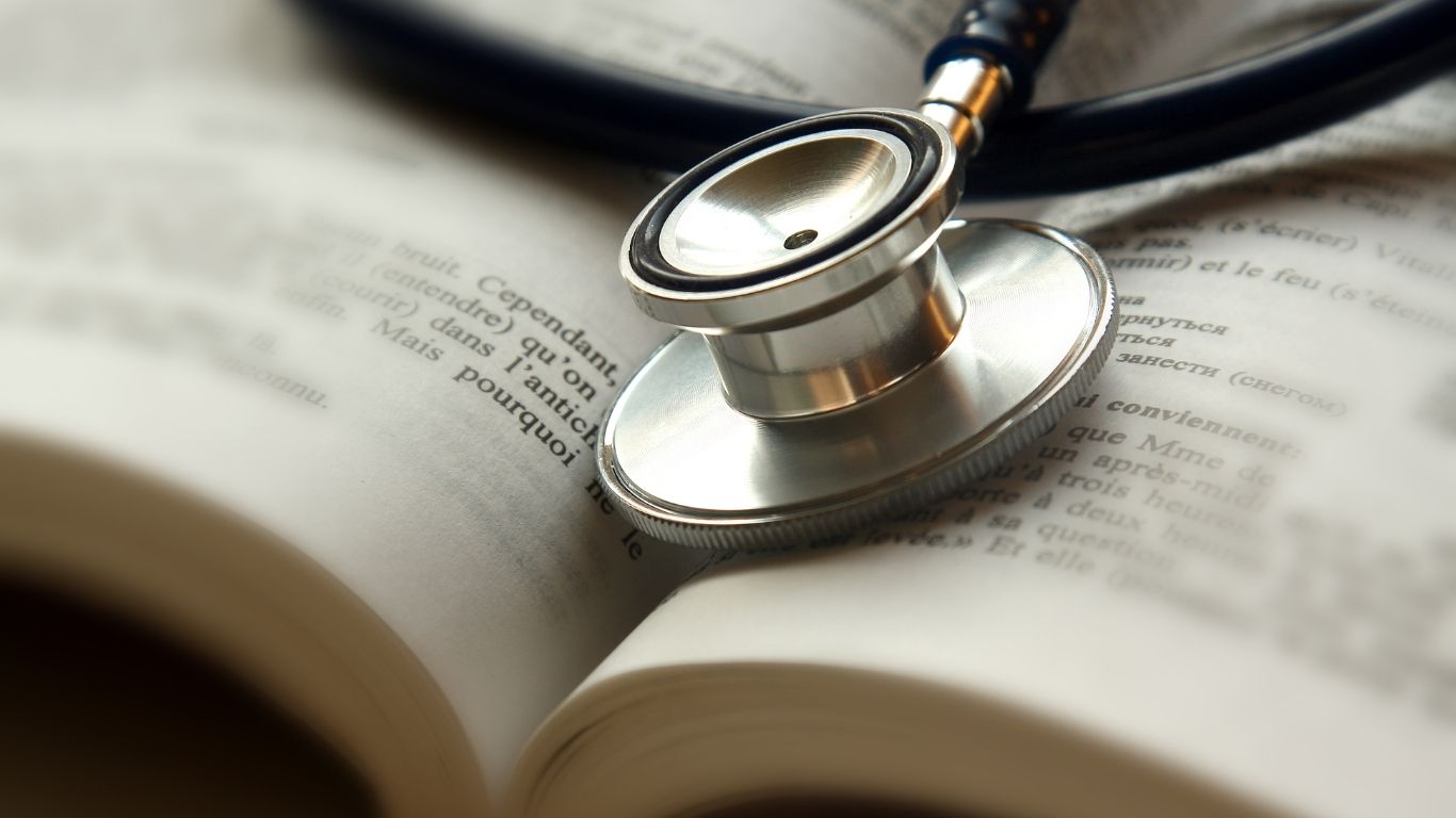 Das Recht auf Behandlung mit Künstlicher Intelligenz und der Zugang zu intelligenten Medizinprodukten